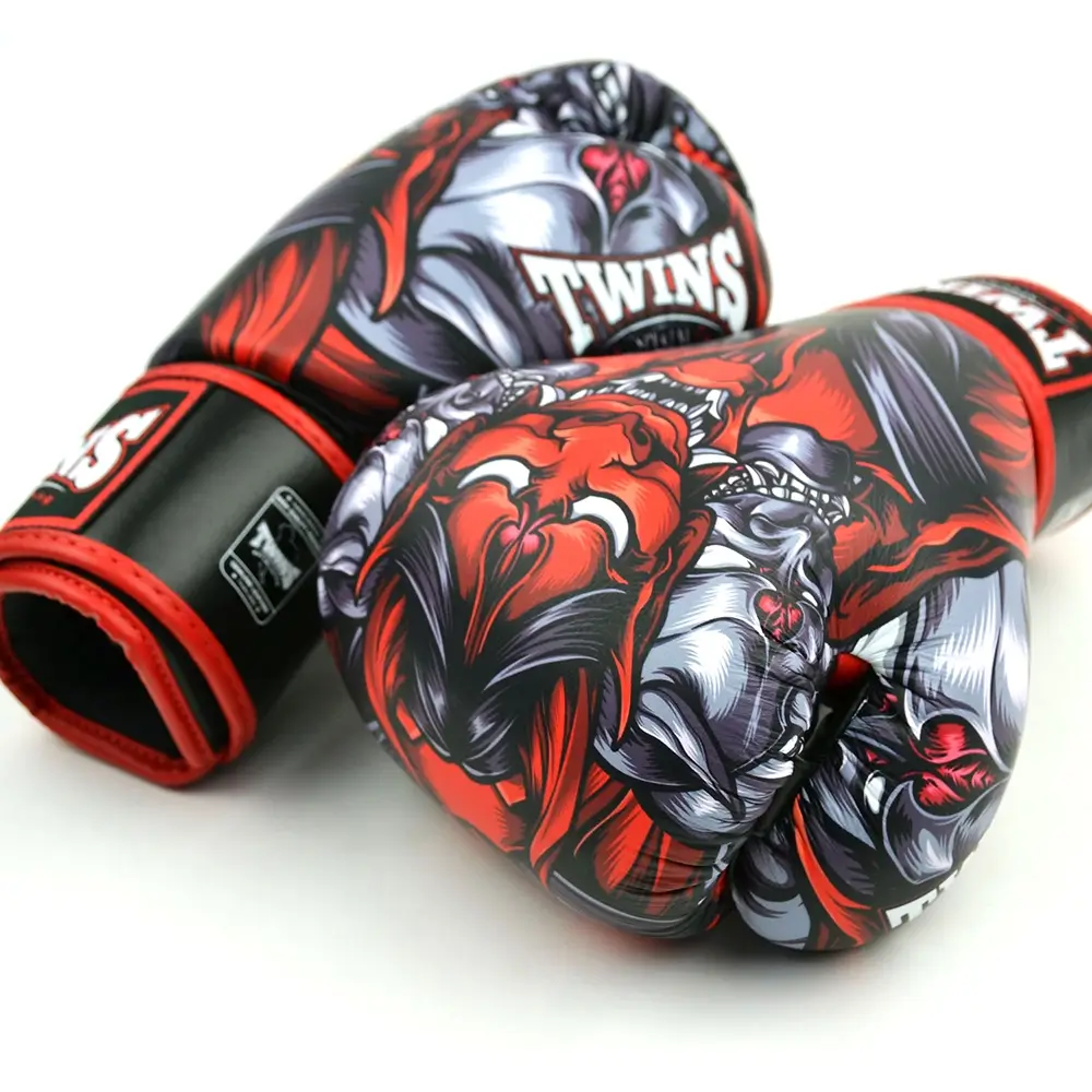 fbgvl4-58-twins-kabuki-boxing-gloves-black-red-2